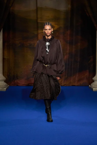 Look 27